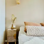Apartment Cosy Easy Check-in 10 Min Parking Wifi Rapide *